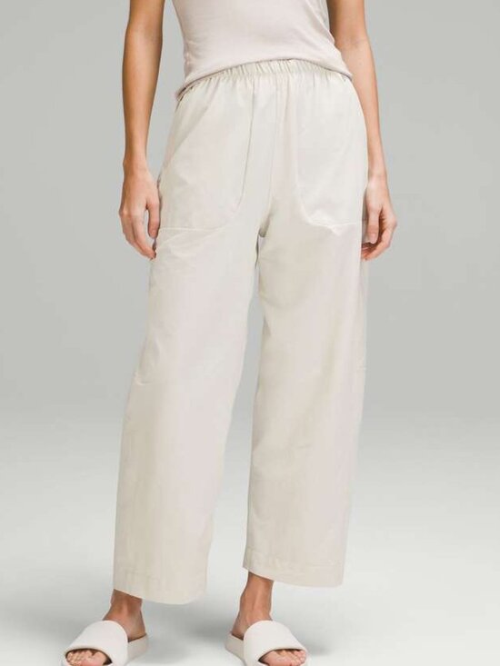 lululemon athletica Pants - Lululemon Lightweight Mid Rise Barrel Leg Cropped Pant in Bone Size 10
